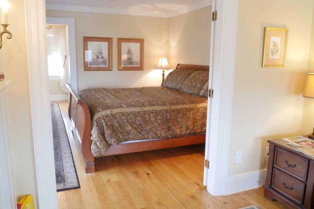 King Suite 4,200618329:JPEG